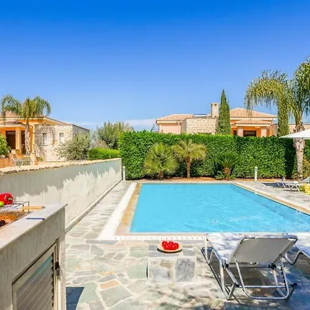 In Sleeps 6 Includes Swimming Pool Air Con And Wifi 2 * Mavroli