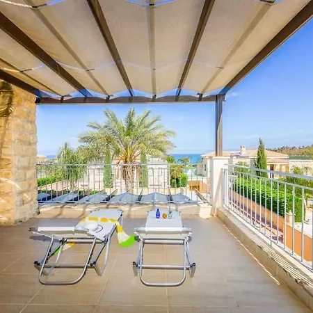 In Sleeps 6 Includes Swimming Pool Air Con And Wifi 2 Mavroli