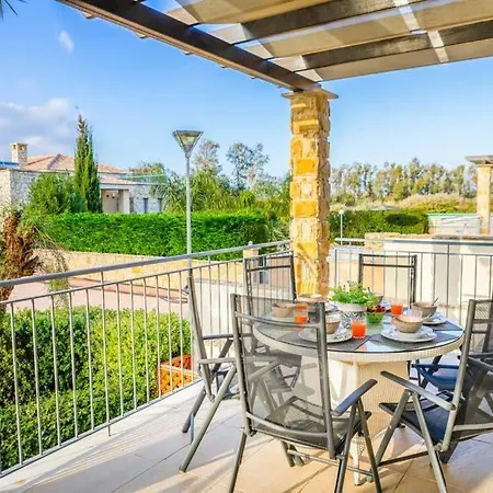 In Sleeps 6 Includes Swimming Pool Air Con And Wifi 2 * Mavroli