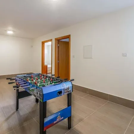 In Sleeps 6 Includes Swimming Pool Air Con And Wifi 2 * Mavroli