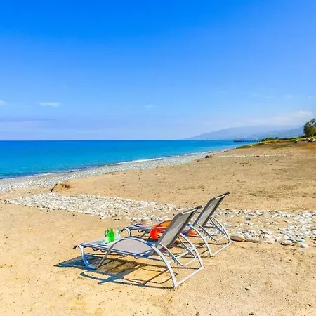 In Sleeps 6 Includes Swimming Pool Air Con And Wifi 2 Villa