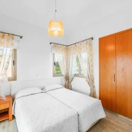 In Sleeps 6 Includes Swimming Pool Air Con And Wifi 2 * Mavroli