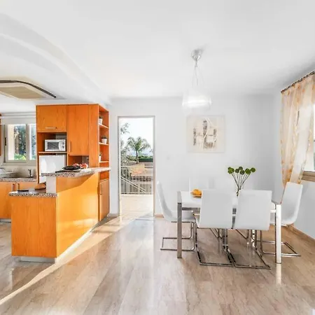 Villa In Sleeps 6 Includes Swimming Pool Air Con And Wifi 2 Mavroli