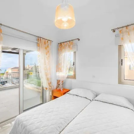 In Sleeps 6 Includes Swimming Pool Air Con And Wifi 2 *